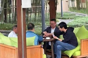 跑得快三个人每人有多少张牌