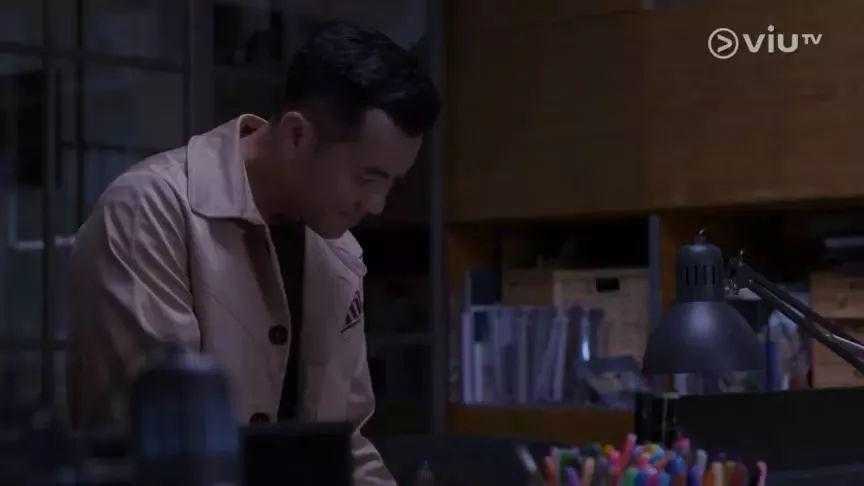 职场性骚扰偷拍画面曝光 上司黑幕引发众议