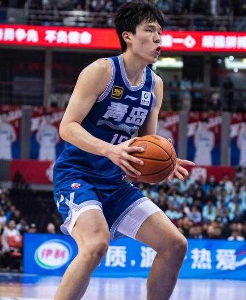 杨瀚森入选中国球员第九位里程碑，从青训新星到国家队核心