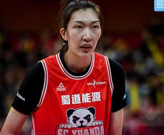 女篮输日本韩旭泪洒发布会，一场失利背后的技术差距与成长启示